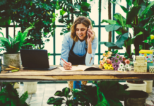 Какие можно купить цветы с доставкой, чтобы они долго простояли?