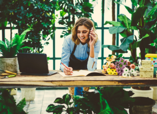 Какие можно купить цветы с доставкой, чтобы они долго простояли?