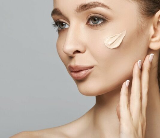 Тональный крем, который практически не заметен на коже