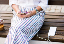 Мобильные аксессуары: на что обратить внимание при их выборе, чем отличается хороший магазин этих технических новинок, какие мобильные аксессуары спрашивают покупатели чаще всего