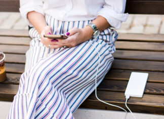 Мобильные аксессуары: на что обратить внимание при их выборе, чем отличается хороший магазин этих технических новинок, какие мобильные аксессуары спрашивают покупатели чаще всего