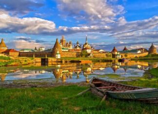 Куда отправиться на теплоходе в отпуск: маршруты, Соловецкие острова, православные места