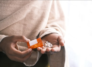 Как помочь человеку при обнаружении внутреннего кровотечения