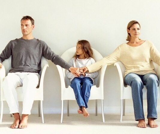 С кем останется подросток после развода родителей?