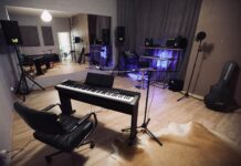 По каким критериям надо выбирать студию вокала?