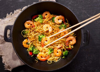 Каким соусом заправить лапшу вок