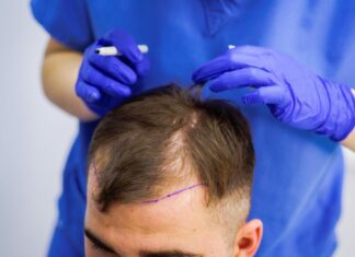 Почему чешется голова и как избавиться от проблемы