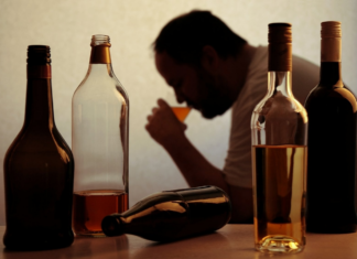 Злоупотребление алкогольными напитками
