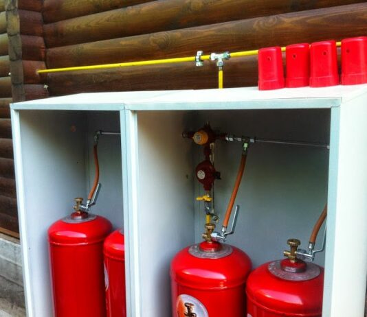 Шкаф для баллонов с газом: особенности и советы по выбору