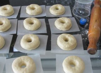 Как приготовить клубничные донаты в домашних условиях