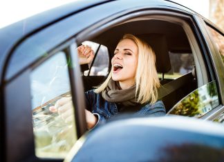 Особенности прослушивание музыки в машине