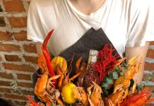 Букет из раков и креветок купить