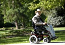 Инвалидная коляска с электроприводом