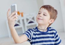 Как выбрать смартфон для первоклассника