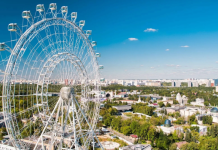 Чем привлекает посетителей новое колесо обозрения на ВДНХ