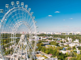 Чем привлекает посетителей новое колесо обозрения на ВДНХ