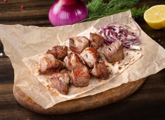 Простой рецепт вкусного шашлыка из свинины: наслаждение в каждом кусочке