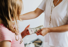 Стоит ли давать детям карманные деньги?