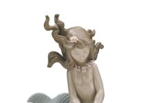 Женские образы в статуэтках: эффектное украшение интерьера