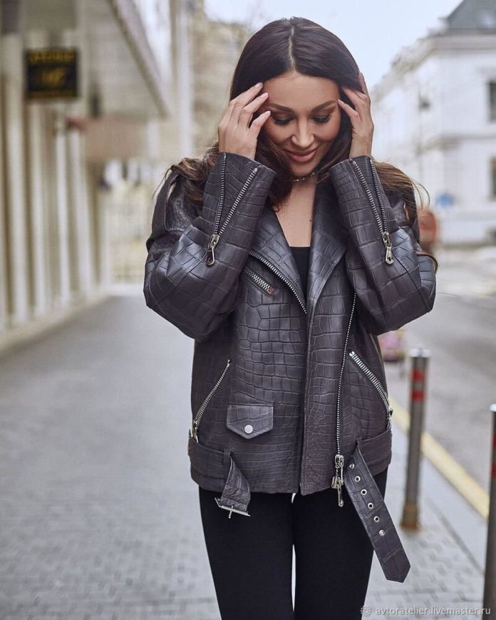 1666778044_37-mykaleidoscope-ru-p-udlinennaya-kosukha-oversaiz-krasivo-42