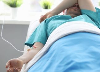 Методы борьбы с запоем: насколько эффективны капельницы