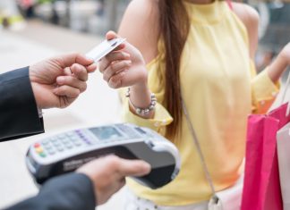 Почему выгодно оформить карту Мир: где можно это осуществить