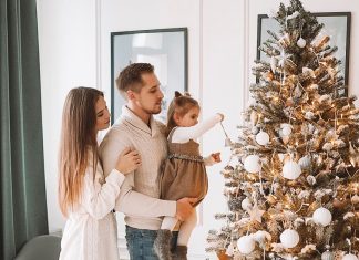 Красиво и удобно: 4 совета по подбору гардероба для новогодней фотосессии