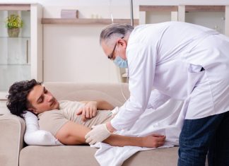 Какие услуги оказывает нарколог, вызванный домой: подробности