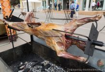 Баран или теленок на вертеле на массовых мероприятиях: традиции, секреты приготовления