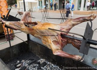 Баран или теленок на вертеле на массовых мероприятиях: традиции, секреты приготовления