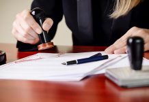 Перевод документов: простой или нотариальный?