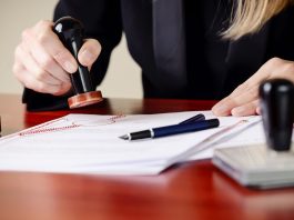 Перевод документов: простой или нотариальный?