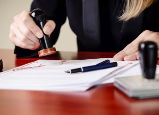 Перевод документов: простой или нотариальный?