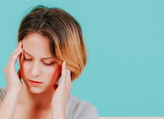 Как понять, что головная боль связана с мигренью: какое лечение эффективно в таком случае