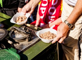 Горячее питание при проведении мероприятий на открытом воздухе: что лучше, национальная кухня или специальная компания?