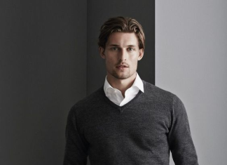 Как и с чем носить мужской пуловер: помощь в выборе