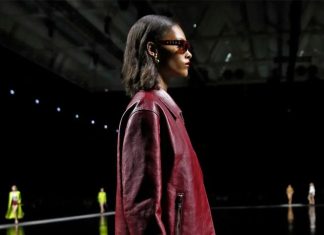 Выбор бордового пиджака из натуральной кожи: какие тенденции кроя и силуэты сейчас актуальны