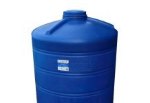 Какими свойствами отличаются пластиковые вертикальные емкости на 2000 литров: подробности