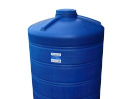 Какими свойствами отличаются пластиковые вертикальные емкости на 2000 литров: подробности