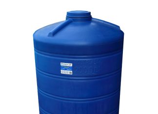 Какими свойствами отличаются пластиковые вертикальные емкости на 2000 литров: подробности