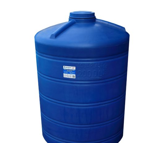 Какими свойствами отличаются пластиковые вертикальные емкости на 2000 литров: подробности