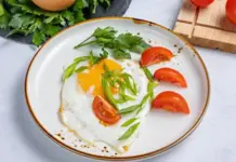 Рецепты свежих салатов для летнего периода: полезные и вкусные варианты