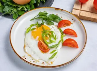 Рецепты свежих салатов для летнего периода: полезные и вкусные варианты