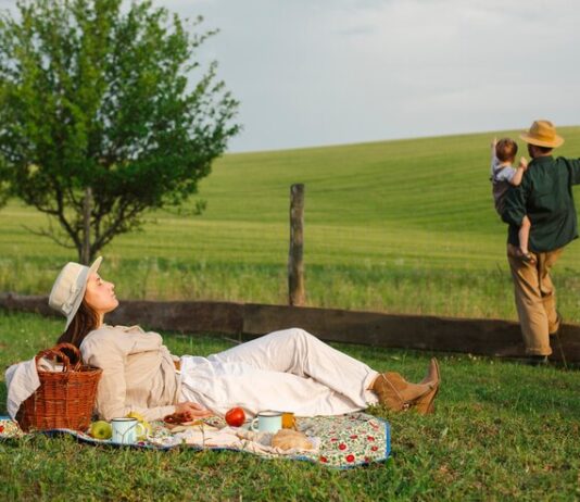 Отдых на природе в сезон активности клещей: основные правила