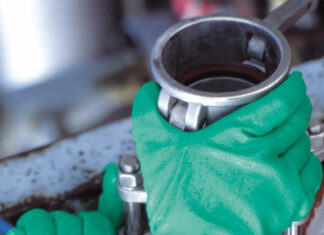 Выбор лабораторных перчаток: особенности и плюсы