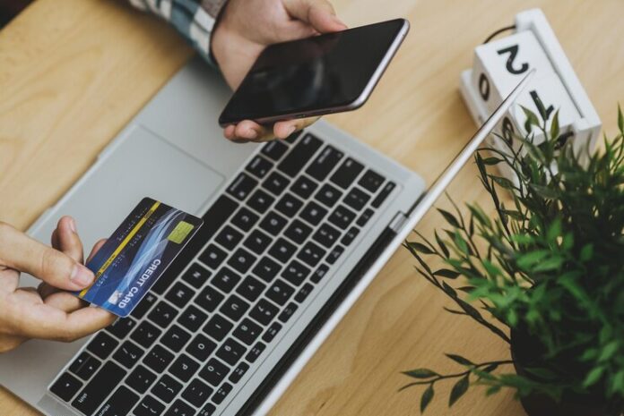 midsection-man-using-mobile-phone_1048944-29563992