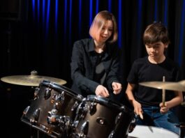 Курсы игры на ударных инструментах: плюсы, практика и мотивация