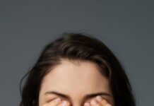 Для чего используют глазные капли: подробности