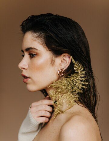 Золотые серьги: вечная классика и стиль