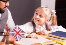Когда лучше начинать учить английский с ребенком: советы